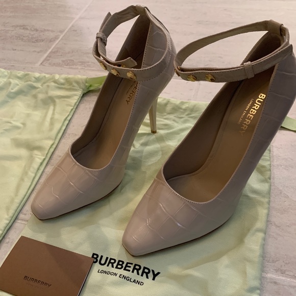 Shoes-Pumps - Picture 1 of 11